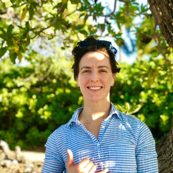 Meet your Posher, Amylynne - Picture 3 of 4